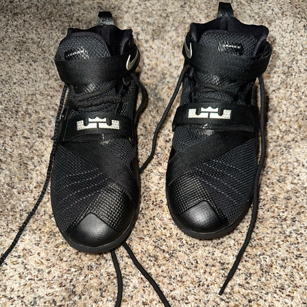 Lebron Soldier 9 5.5Y